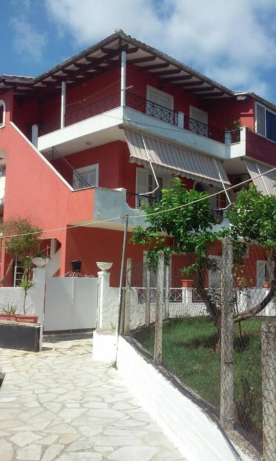 Loula'S Apartments Gouviá Exterior foto
